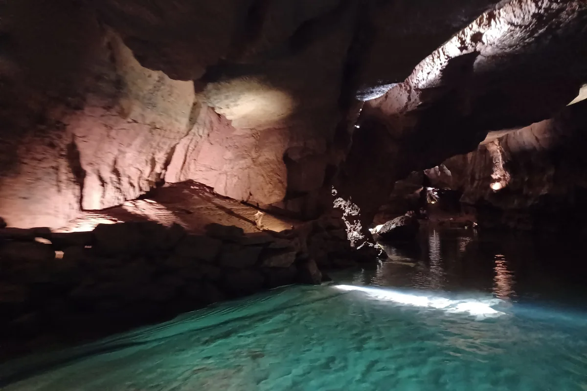 Interior de las Cuevas de San José